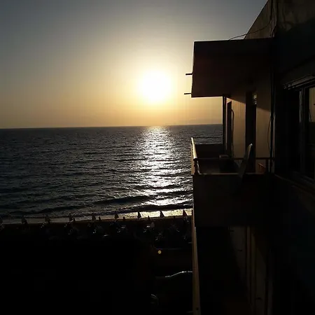A Unique Seaside View!!! アパート *